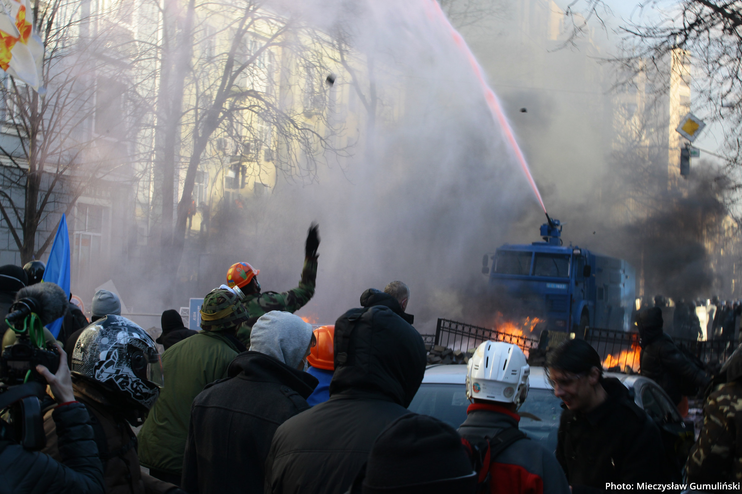 Слезы майдана. 7 Февраля 2014. Внутренние войска на Майдане.